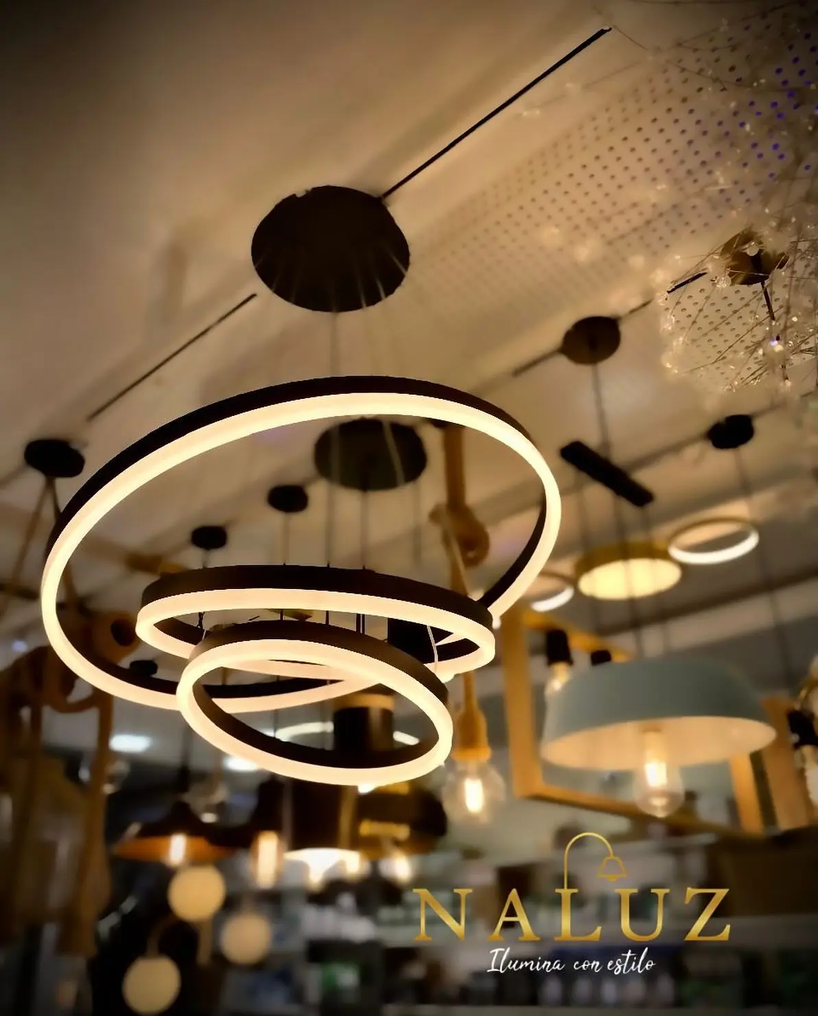 Tienda de Material Eléctrico Naluz en el centro de Loja