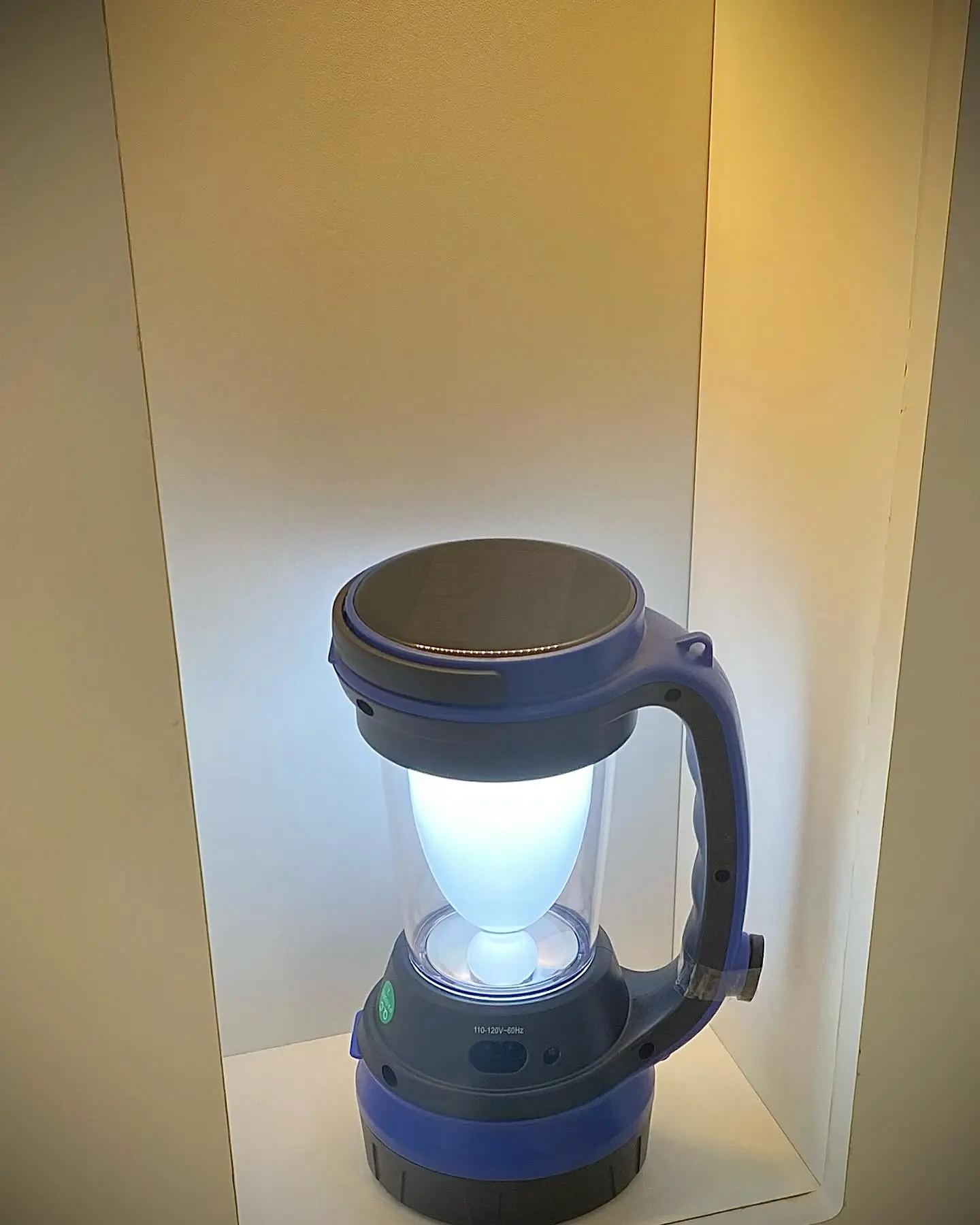 Lámparas LED y material eléctrico en Loja - Faroles y Reflectores Solares