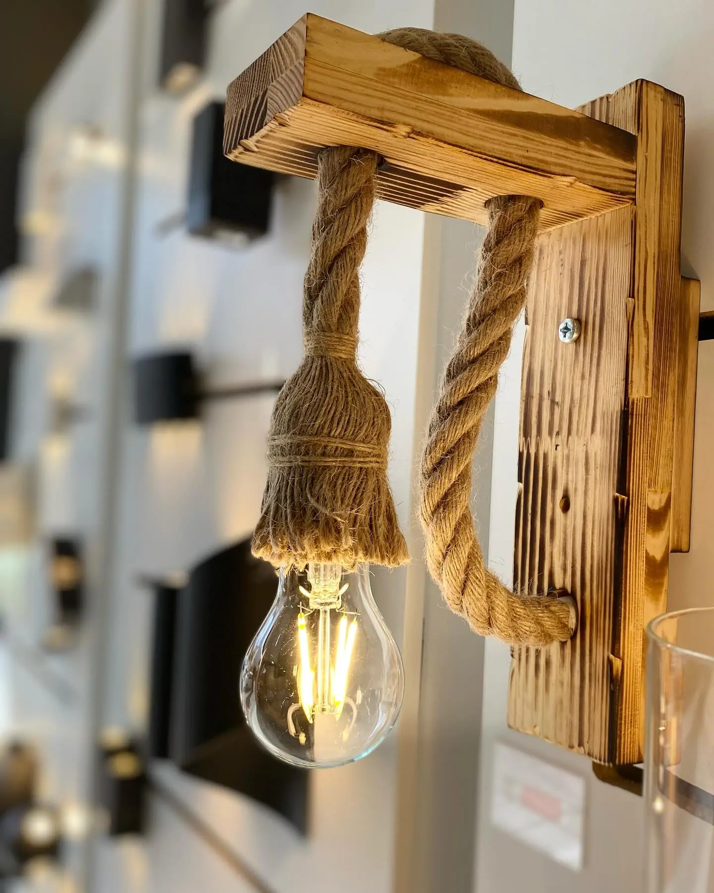 Lámparas LED y material eléctrico en Loja - Lámpara de Pared Moderna